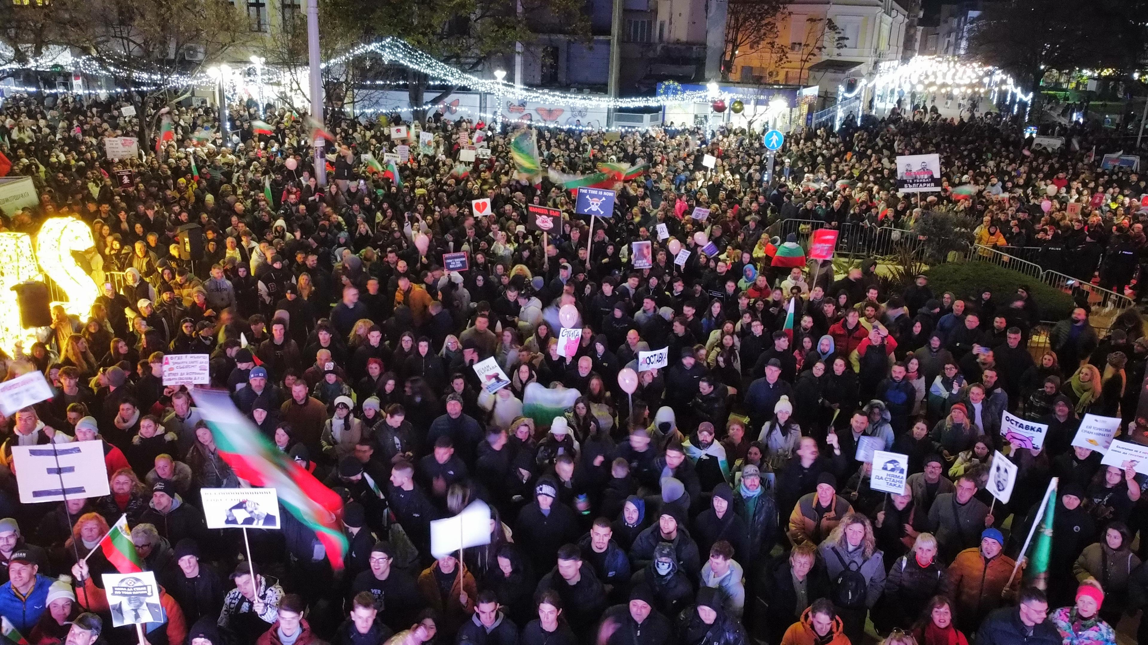 Протестът в Бургас събра близо 4000 души