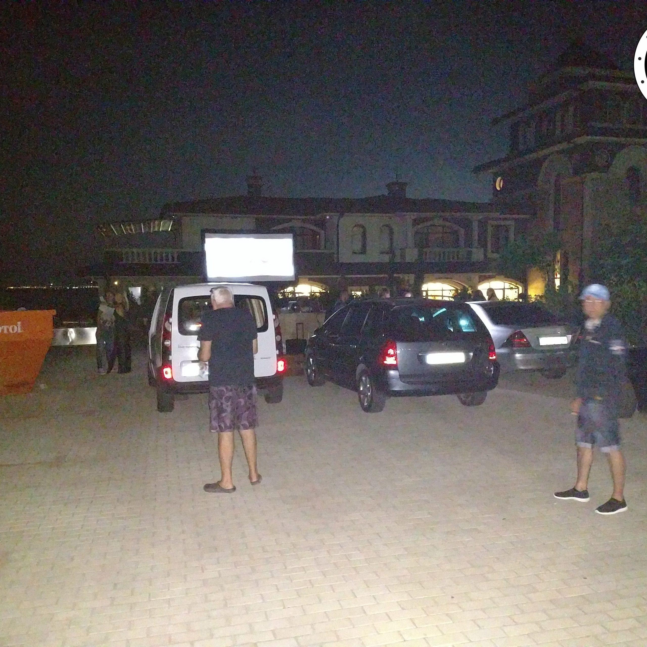 Автокино пред сараите