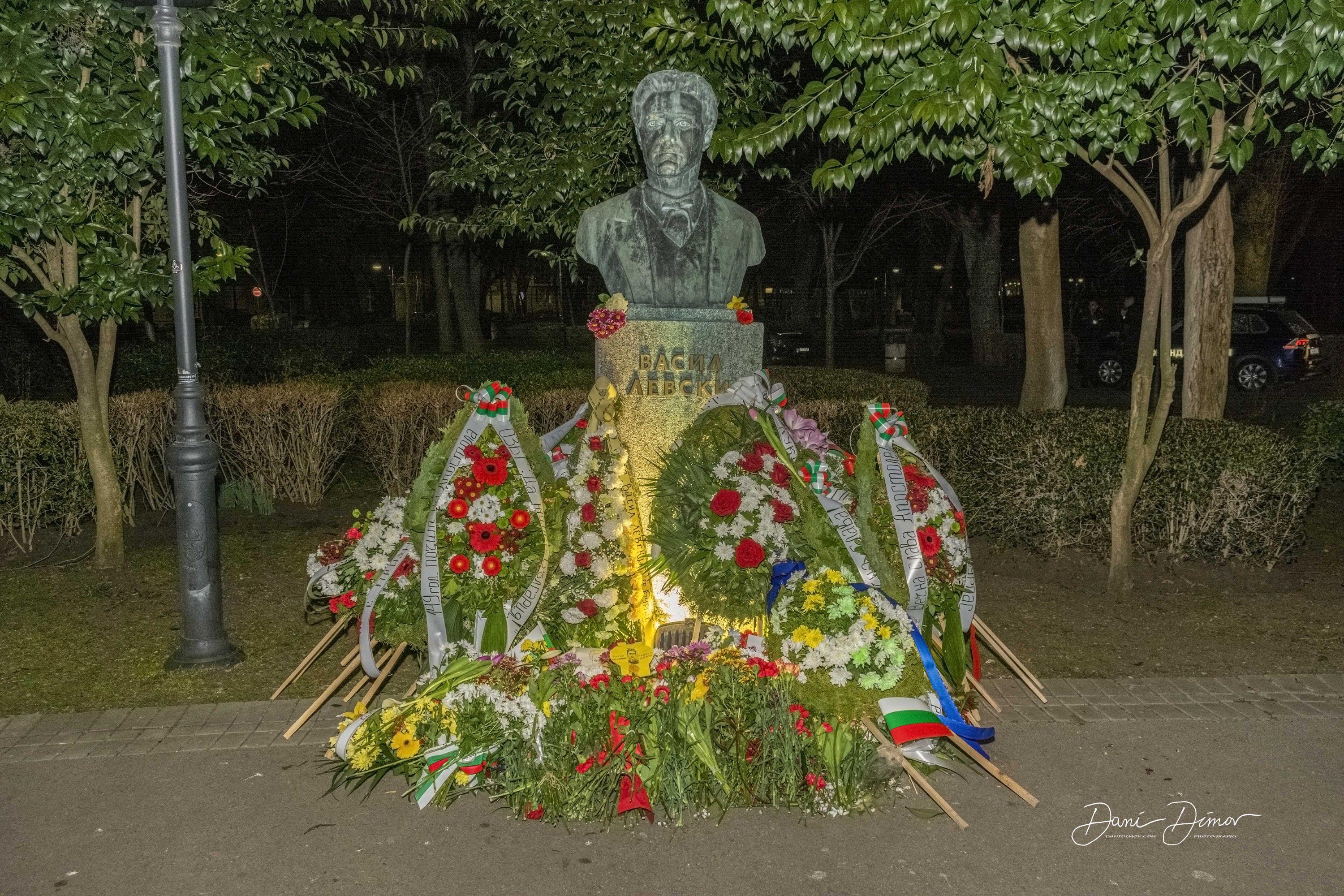 Паметникът на Васил Левски